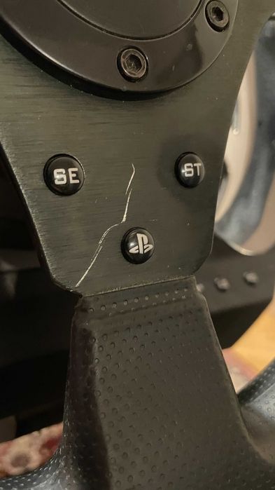 Продавам комплект волан и бюро: Thrustmaster T500 RS + Ultradesk Frag V3