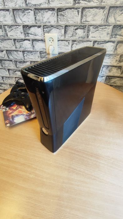 Продам Xbox 360 на 250гб