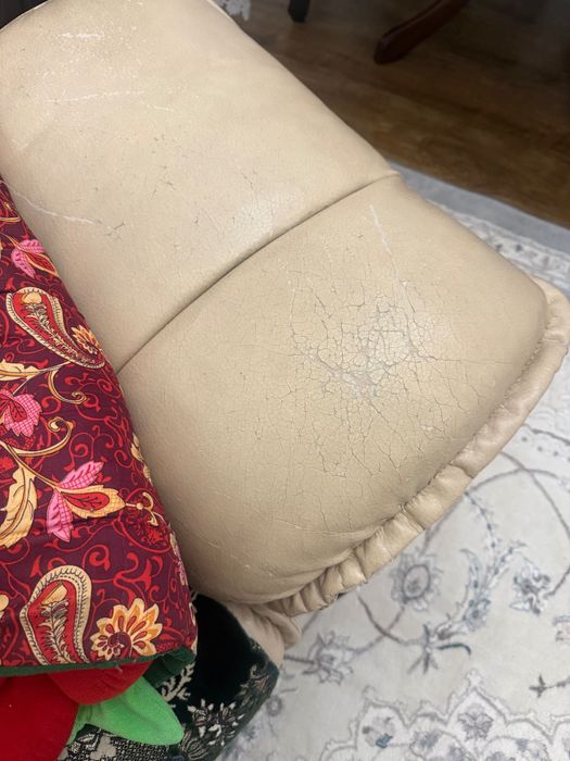 Продам диван с комплектом