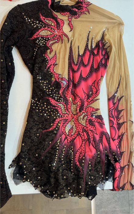 Трико по художествена гимнастика - ръчно лепени камъни Swarovski