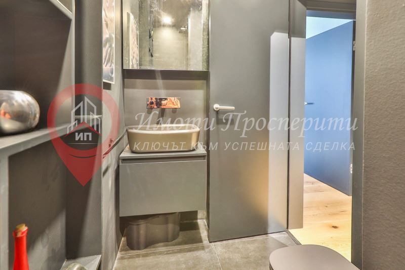 Дава се под наем Тристаен апартамент в София, Център - 70 кв.м за 1140 € - Снимка #9