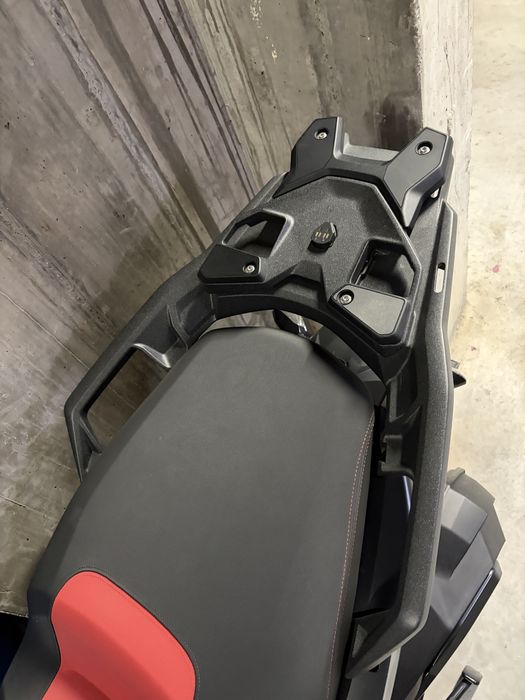 Schimb suport topcase original BMW C400X pentru mânere pasager originale