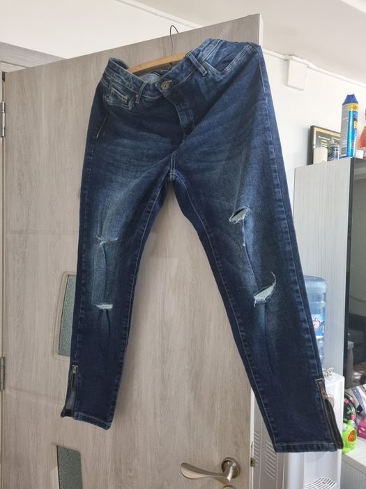 Vând blugi dama  50 lei