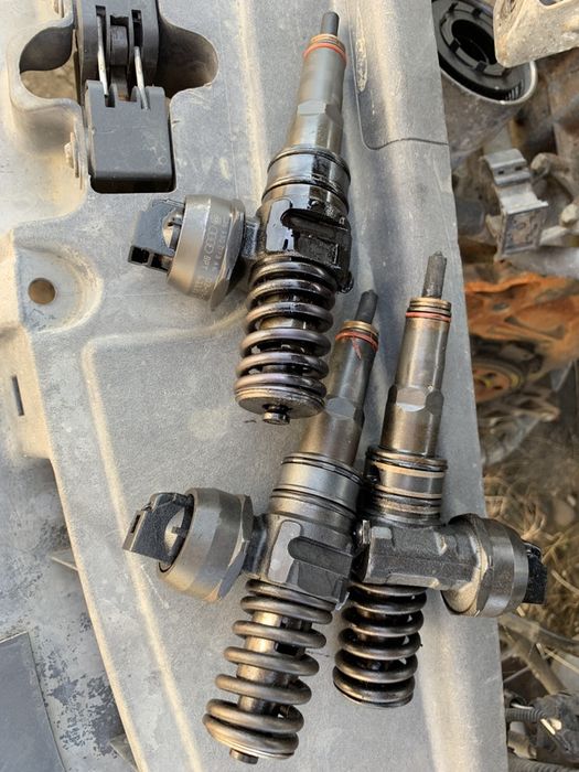 Injector injectoare golf 5 passat touran skoda 1.9 si 2.0 BXE BKC/BLS