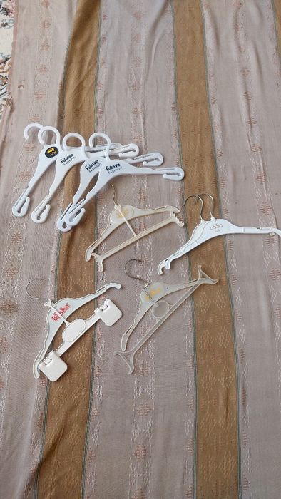 Вешалки детские продаю