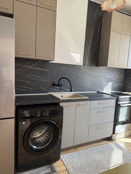Дава се под наем Тристаен апартамент в София, Център - 75 кв.м за 750 € - Снимка #1
