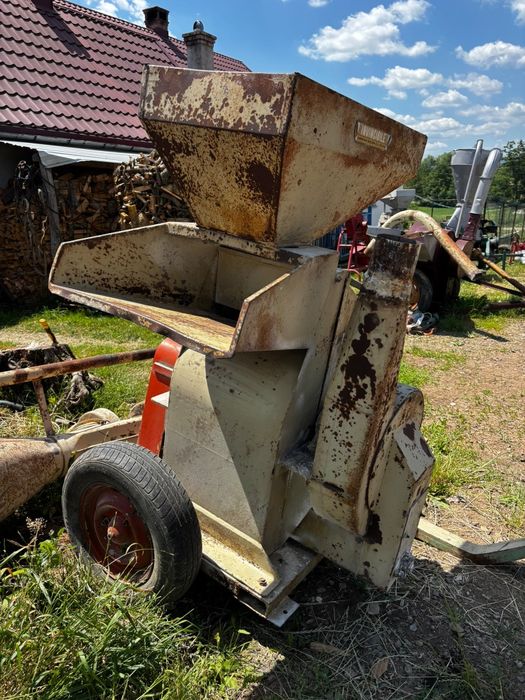 Moara cu ciclon si ciocanele după tractor