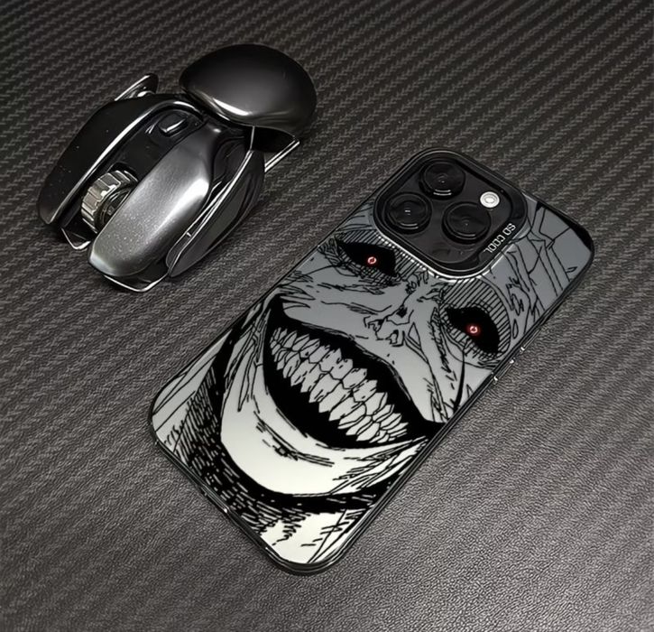 Чехол на iPhone с необычным чёрно-белым дизайном