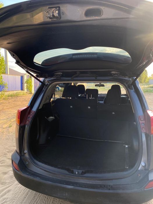 Продам машину RAV4