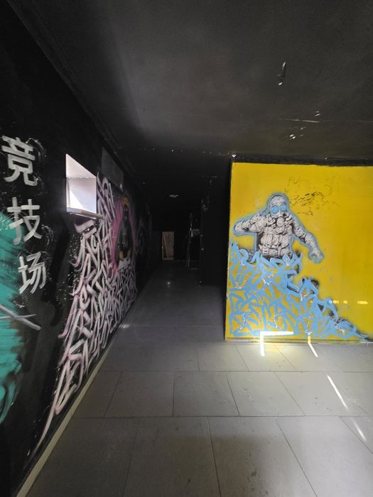 Нотурар бино сотилади.