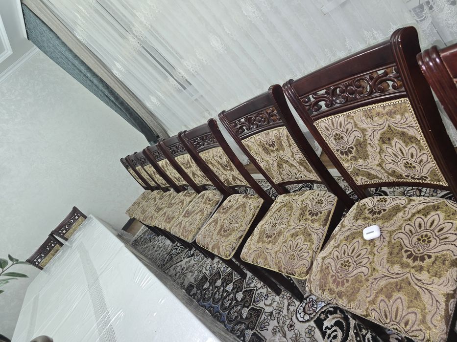 Стол сот стульями