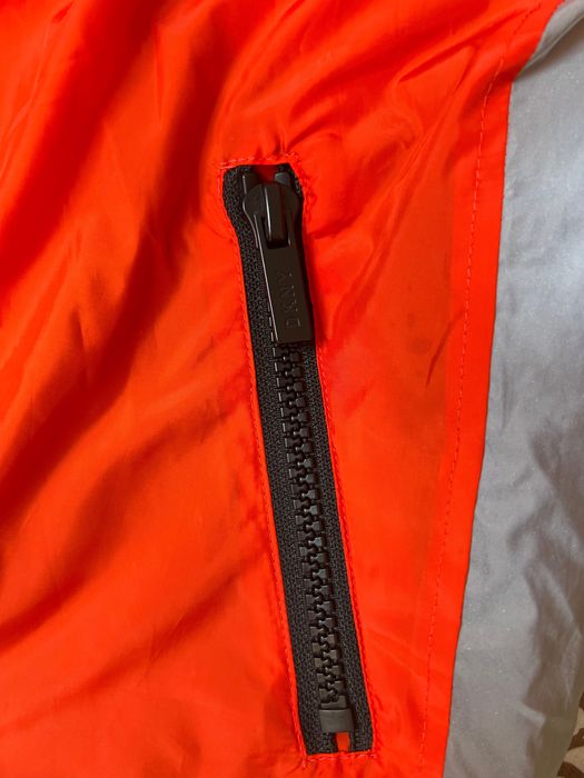 Geacă DKNY cu 2 fețe+ pantaloni scurți