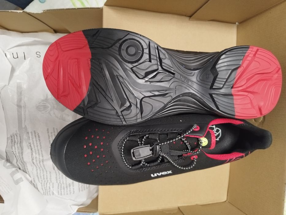 Încălțăminte de munca uvex