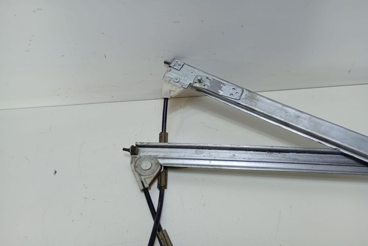 Macara dreapta fata  cu motoras Mercedes-Benz Vito W639