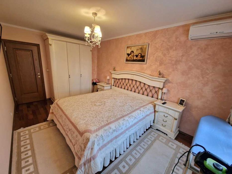 Продава се Тристаен апартамент в Благоевград, Широк център - 124 кв.м за 2097 €/кв.м - Снимка #5