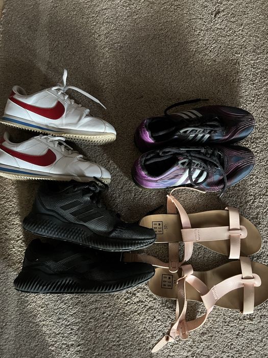 Маратонки Nike и Adidas