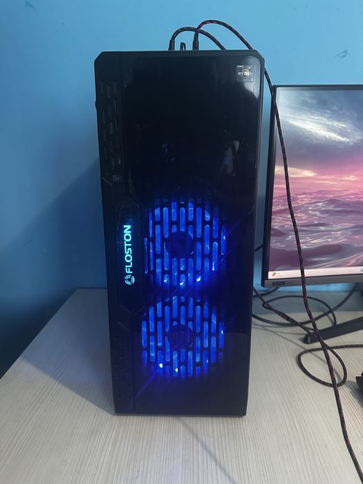 Sistem Descktop PC Gaming cu Monitor si Tastatura.
