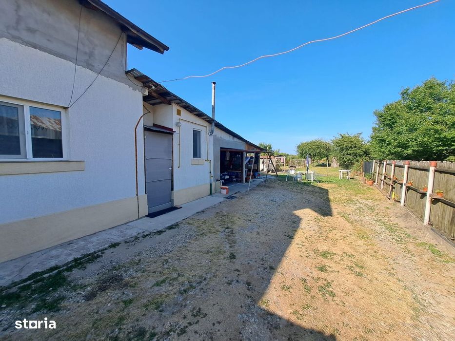 Casă 2 camere + teren intravilan 2.200 mp | Hintești, 5 km Pitești