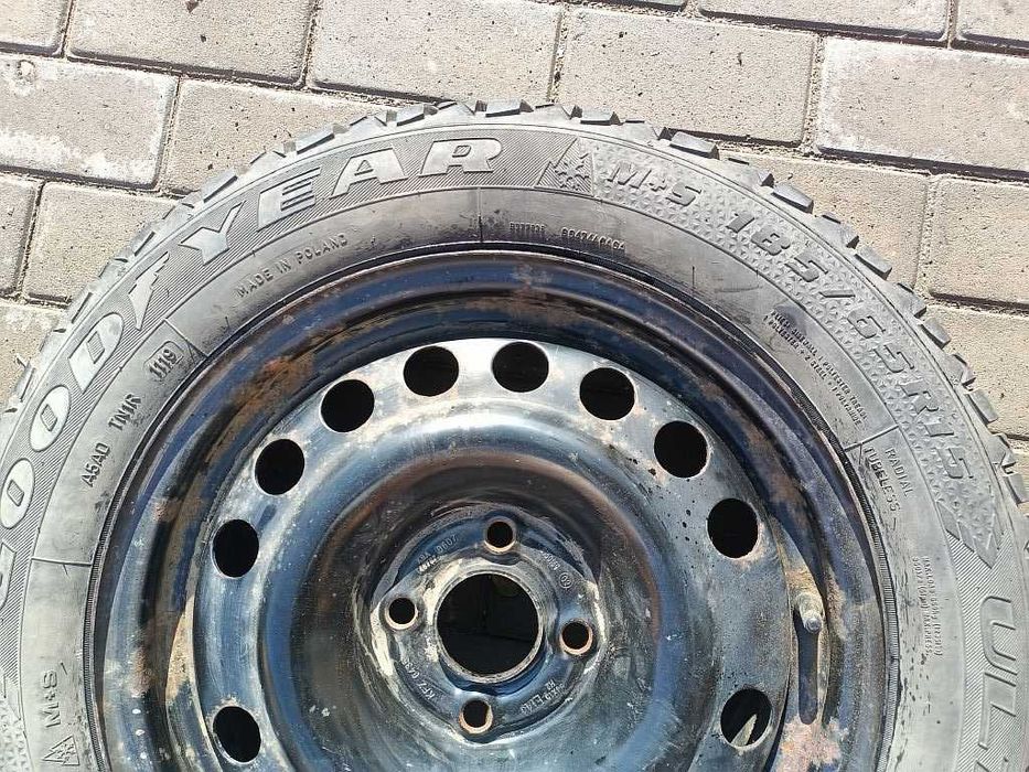 Продам диск R15 с шиной на Кобальт.