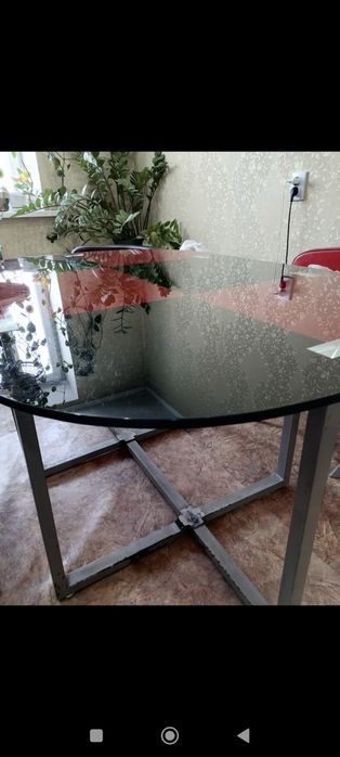 Стол кухонный, стеклянный