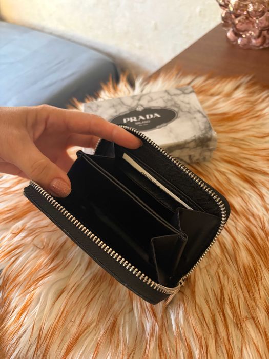 Дамски портфейл Prada