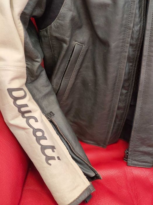 Мото яке Ducati / Dainese- cofe racer -2бр.- чисто нови.