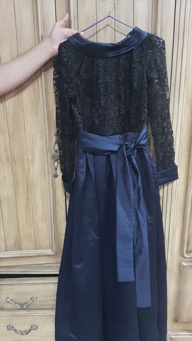 Платье б/у. В хорошем состоянии.