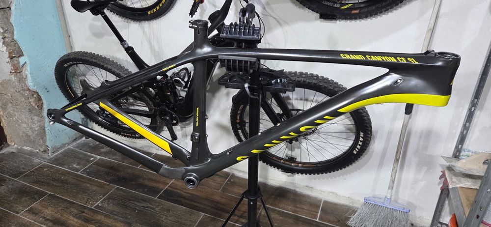 Cadru carbon Mtb pe 29 canyon cf sl
