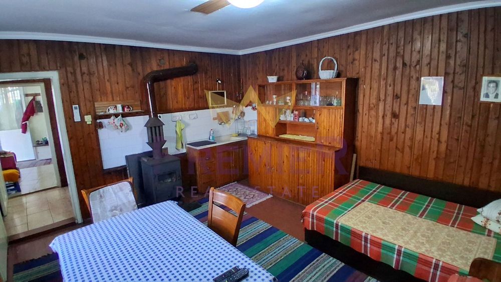 Продава се Къща в с. Бежаново, Област Ловеч - 200 кв.м за 133 €/кв.м - Снимка #4