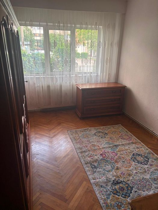 Inchiriez apartament 4 camere