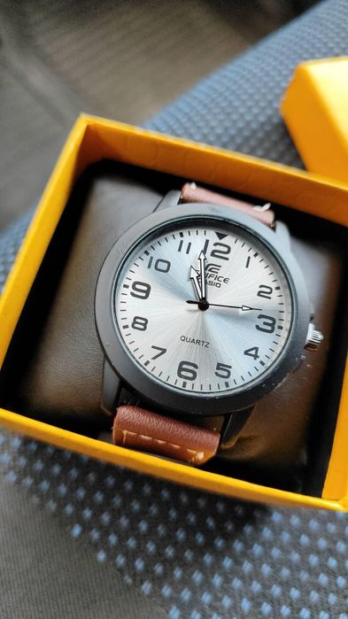 Продаются кварцевые часы, новые!