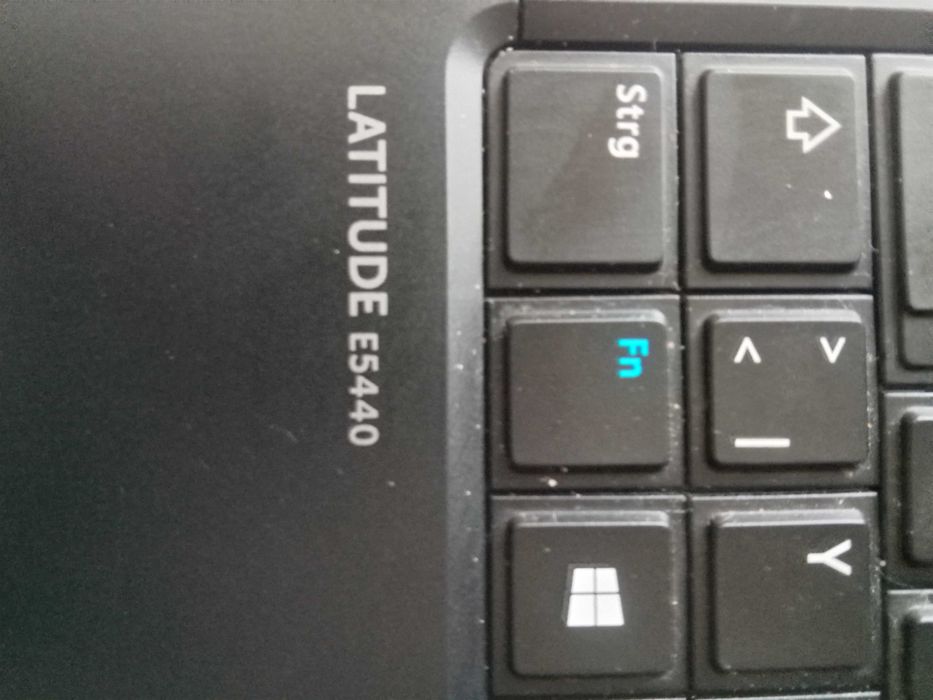 Лаптоп компютър dell