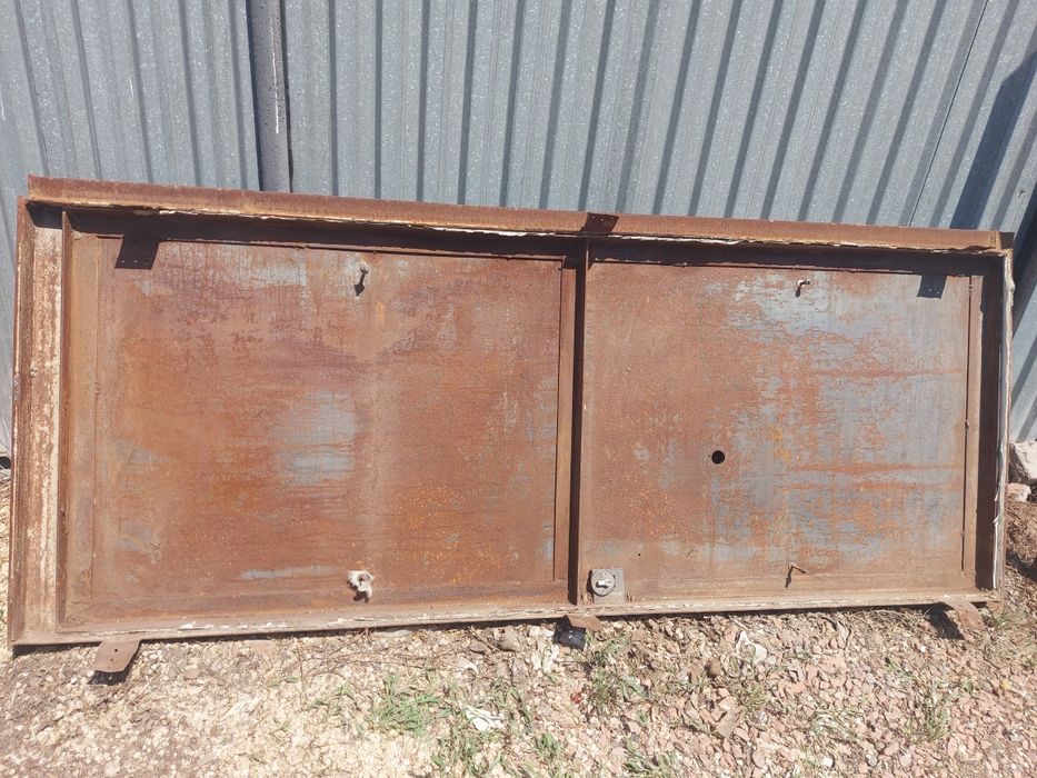 Продаётся дверь входная