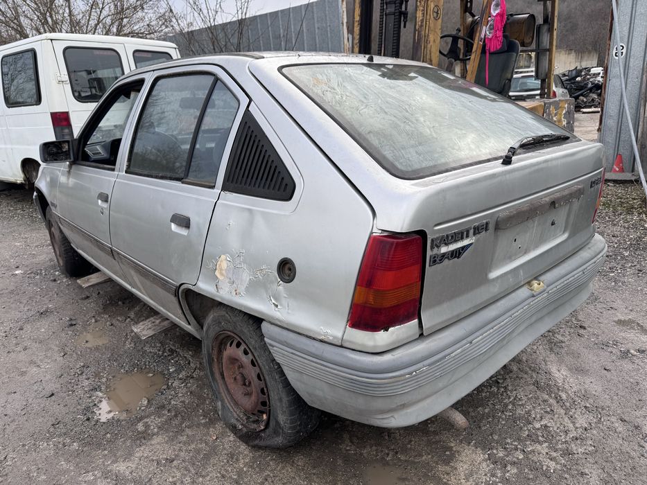 Opel Kadet 1.6i 72hp 1990г На Части