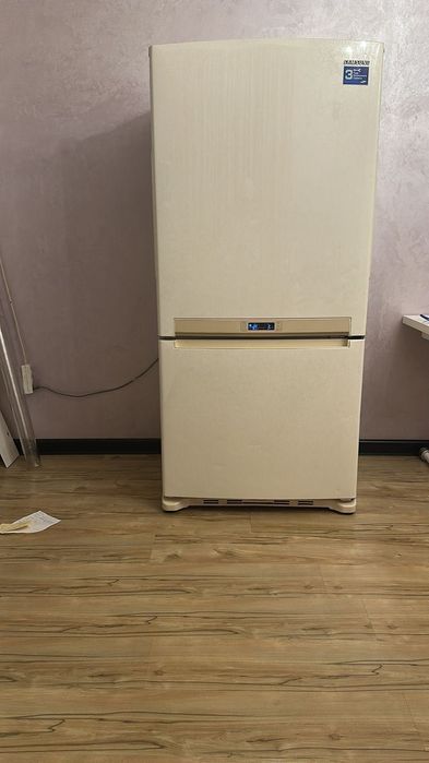 Холодильник большой