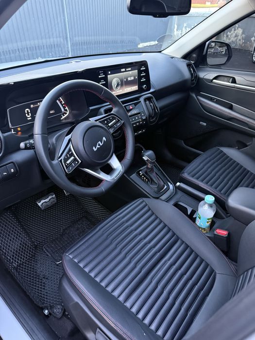Срочно продается KIA SONET 3 поз фулл