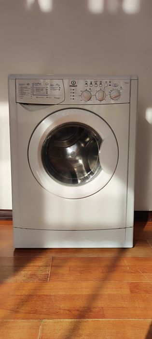 Продам стиральную машинку INDESIT