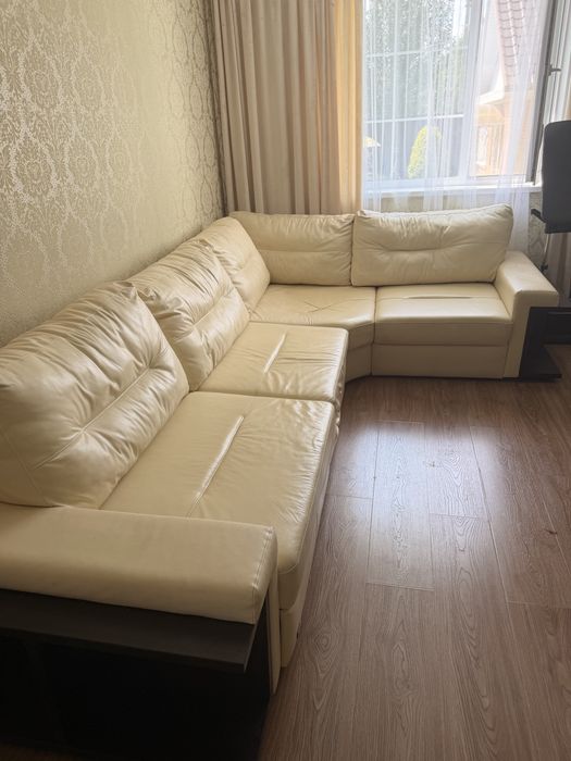 Диван б/у кожанный в хорошем состояни