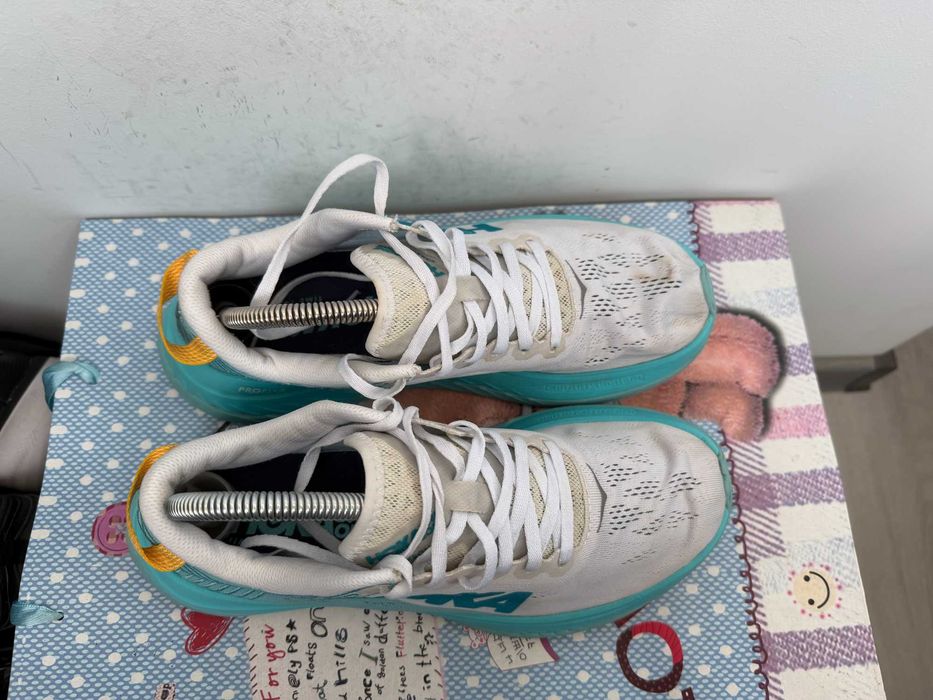 ''Hoka  W Carbon X''оригинални дамски маратонки 40 номер