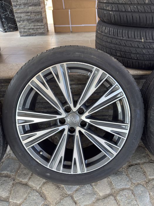 Оригинални джанти Audi 20 цола + летни гуми Pirelli