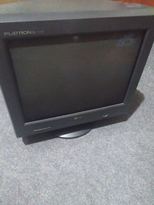 Монитор LG, в среднем состоянии