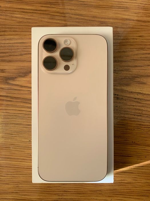 Продам iPhone 16 Pro Max с гарантией