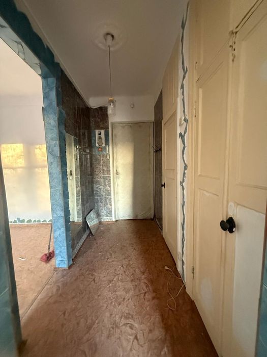 Продам 1ую р-н Достык Молла