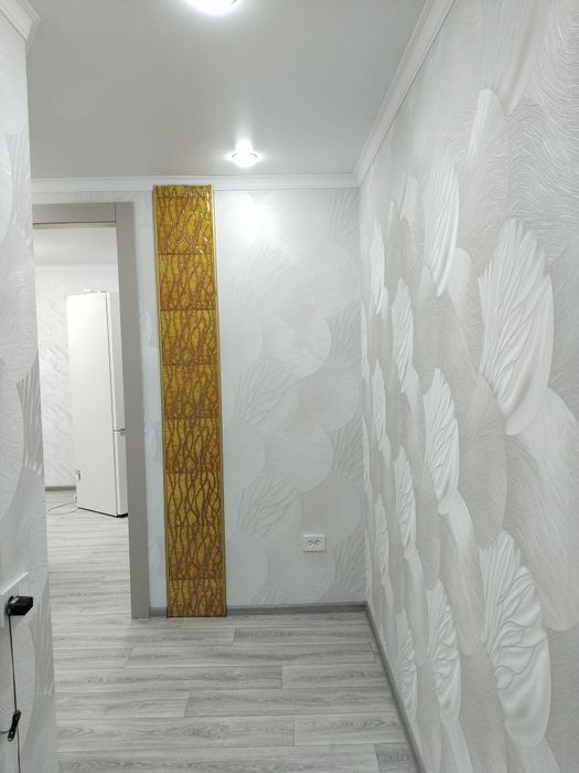 Поклейка обоев, шпаклёвка стен