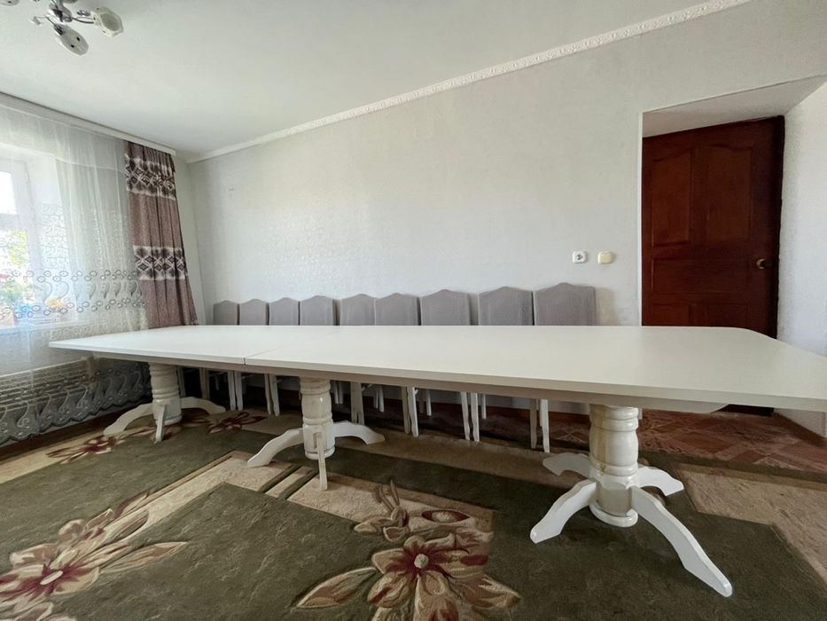 Стол обеденный. Ширина 105 длина 4,5;5 метров