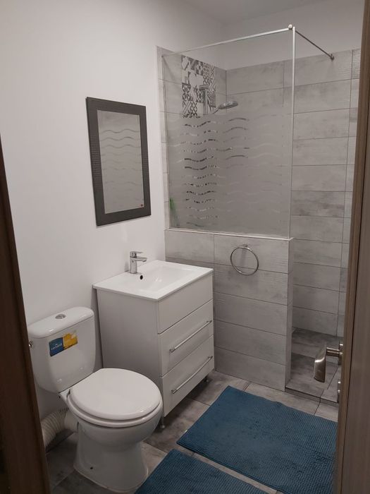 Vand ap 2 camere + parcare ext. zona Razoare