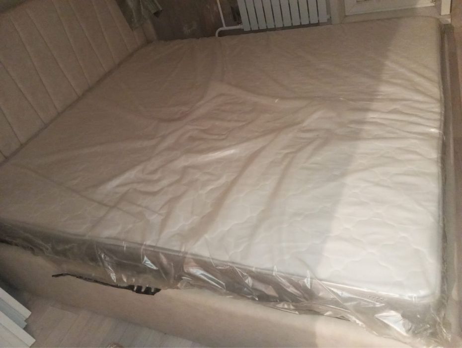 Новый матрас пружинный 180*200