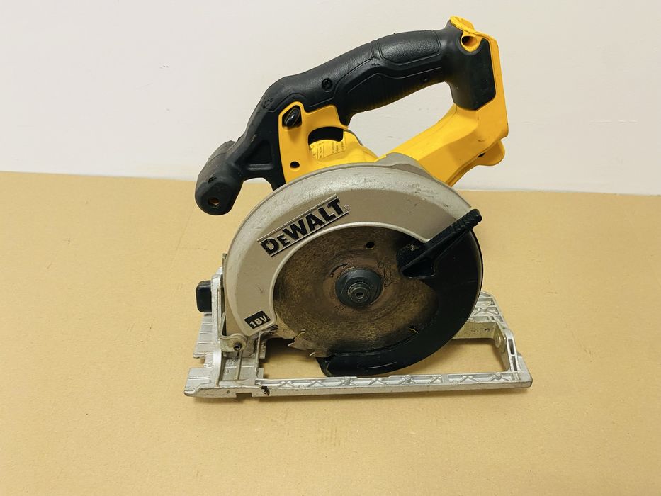 Circular dewalt DCS391