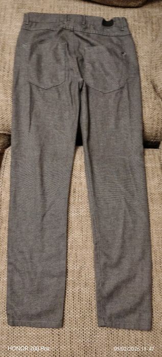 Продавам сив панталон Зара