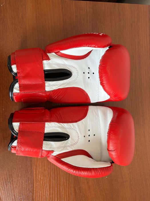 Боксерские перчатки